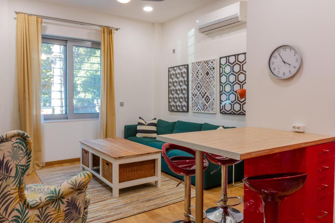 Apartment Academia By The Park *